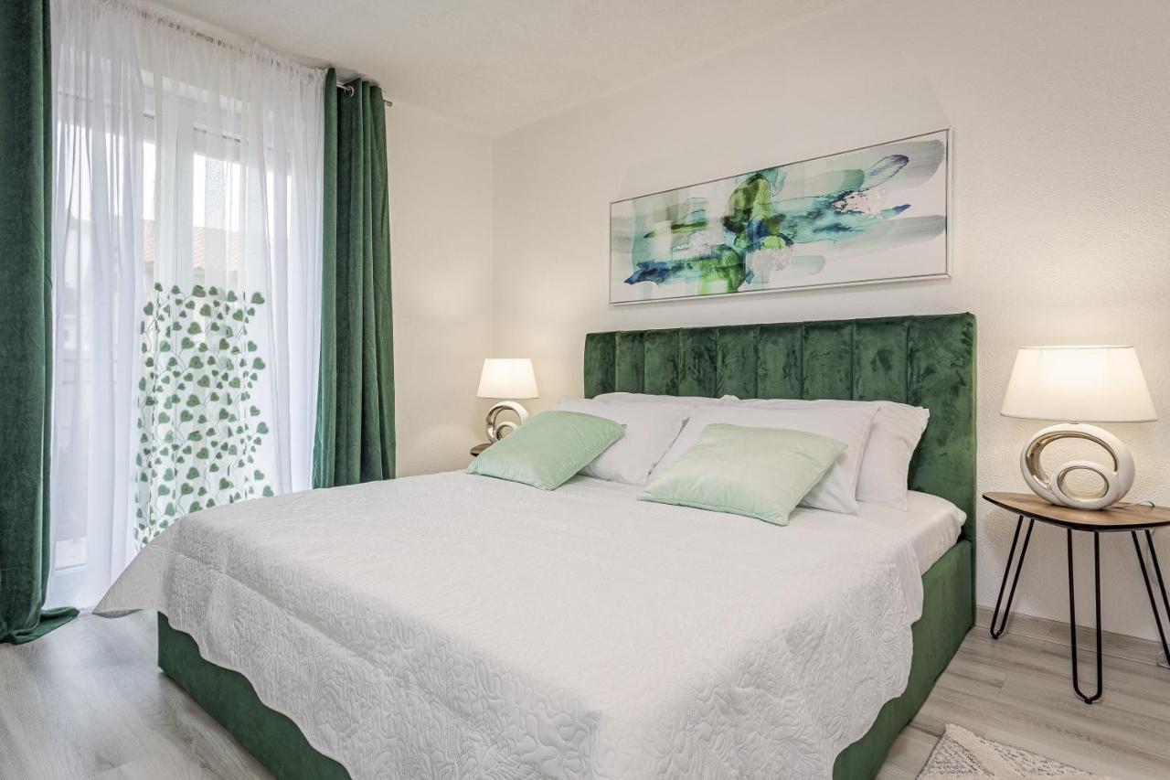 Luxury Apartments Gina Ровінь Екстер'єр фото