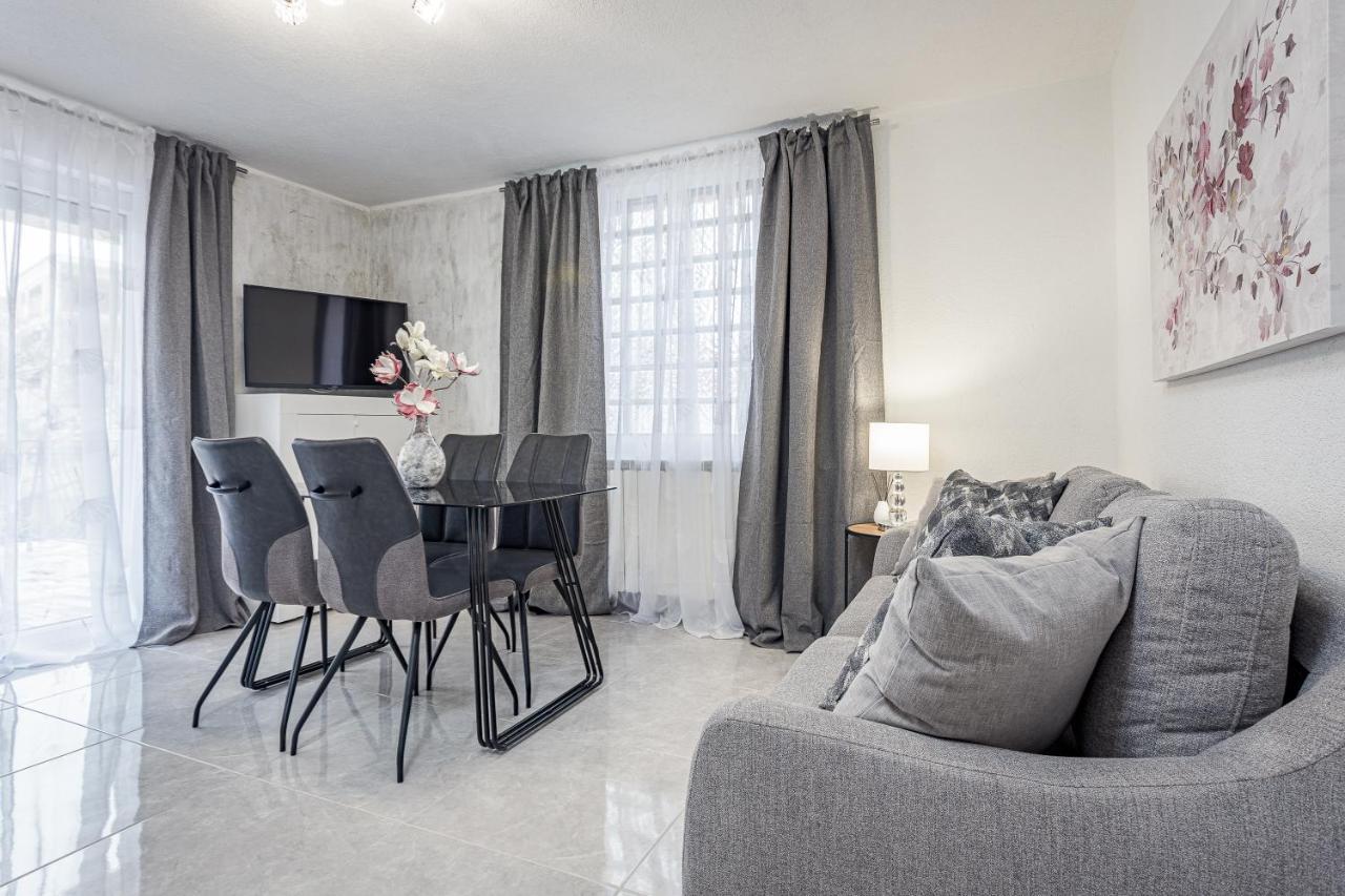 Luxury Apartments Gina Ровінь Екстер'єр фото