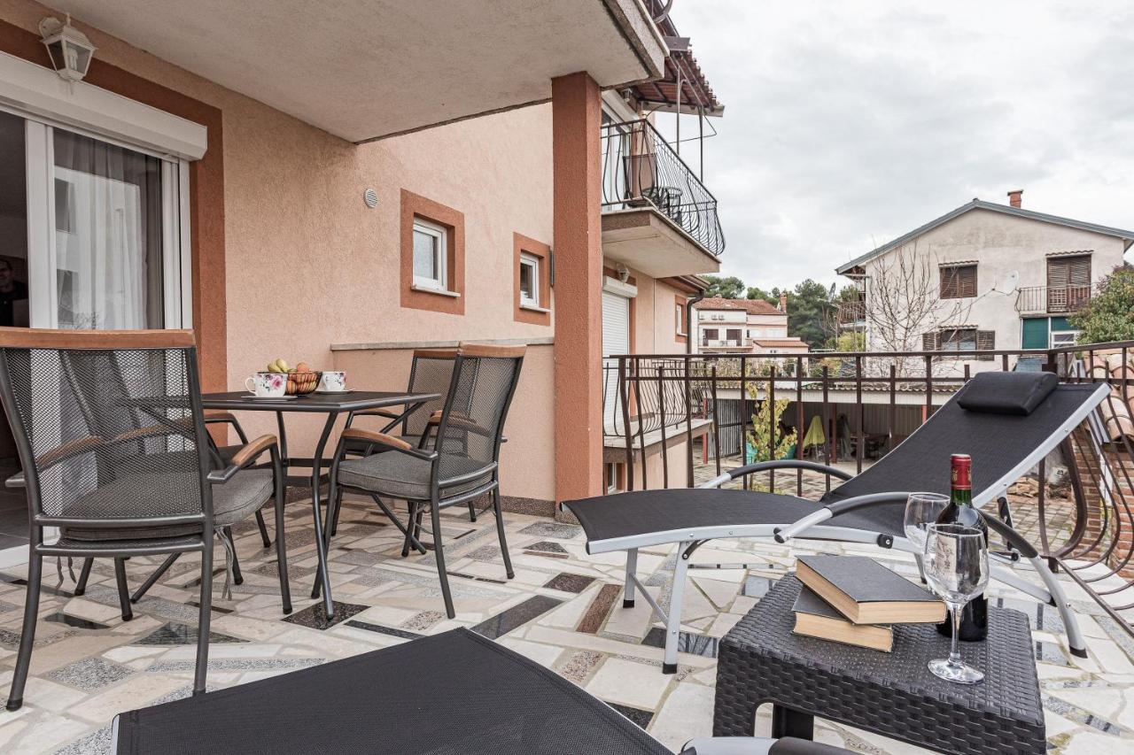 Luxury Apartments Gina Ровінь Екстер'єр фото