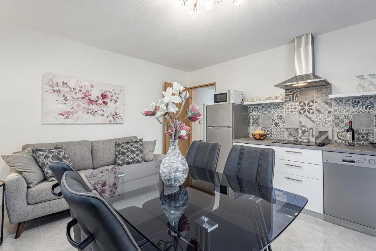 Luxury Apartments Gina Ровінь Екстер'єр фото