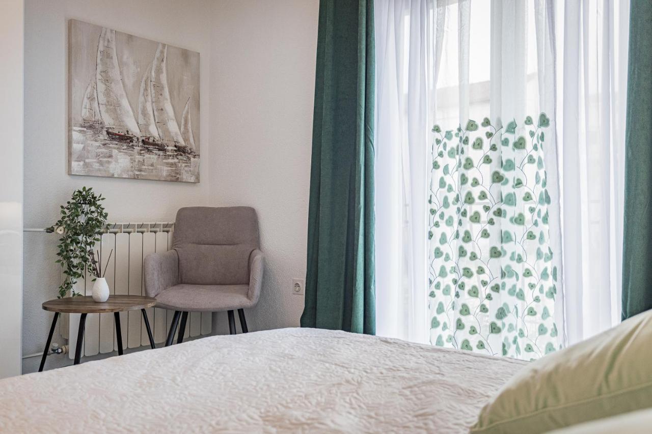 Luxury Apartments Gina Ровінь Екстер'єр фото