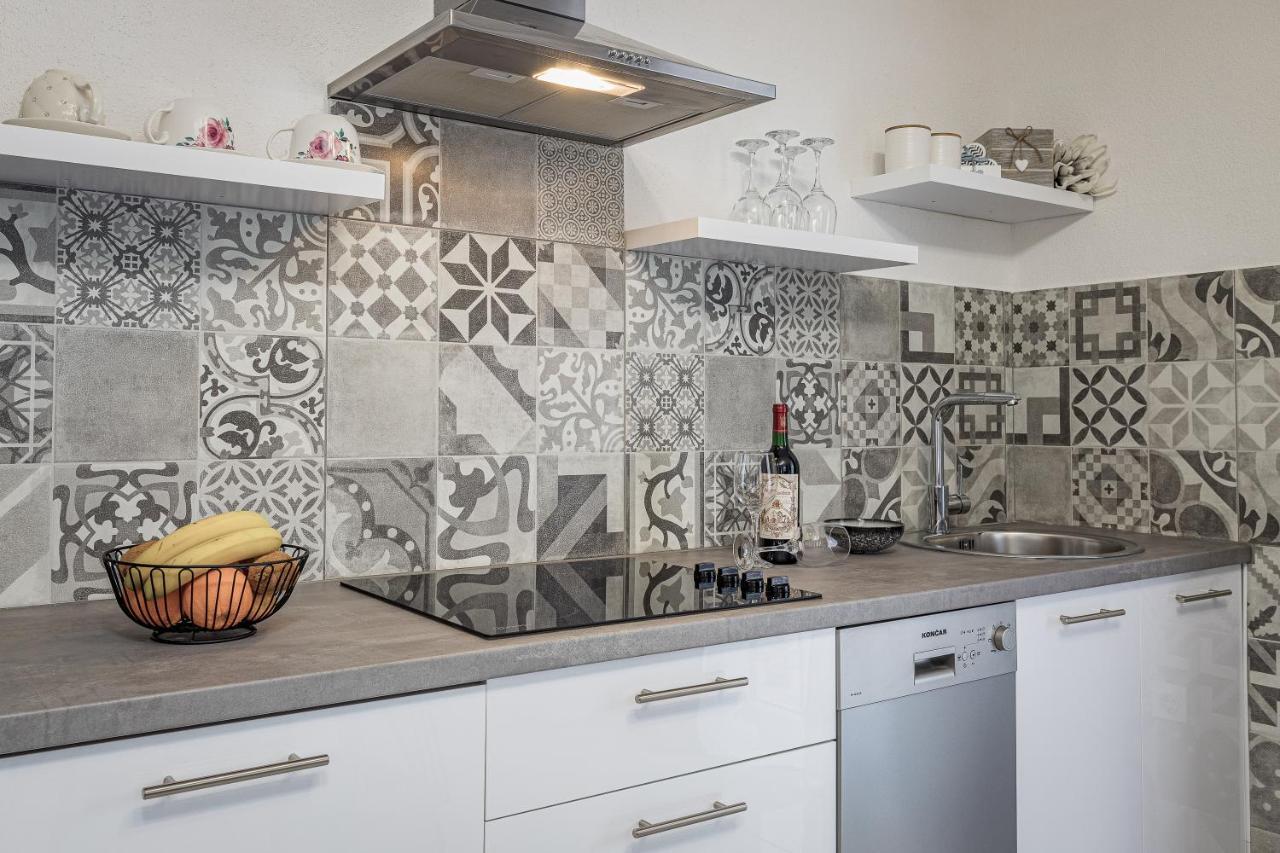 Luxury Apartments Gina Ровінь Екстер'єр фото