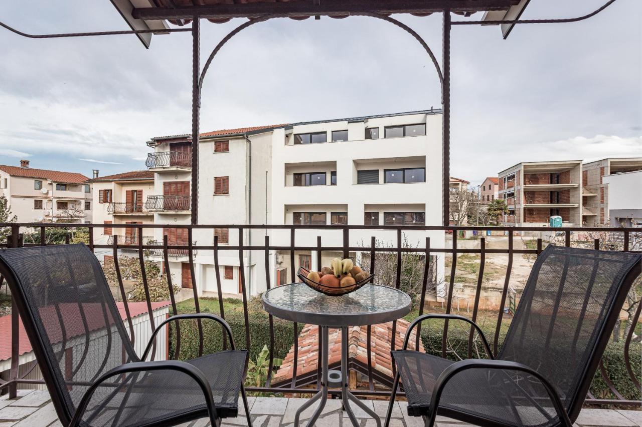 Luxury Apartments Gina Ровінь Екстер'єр фото