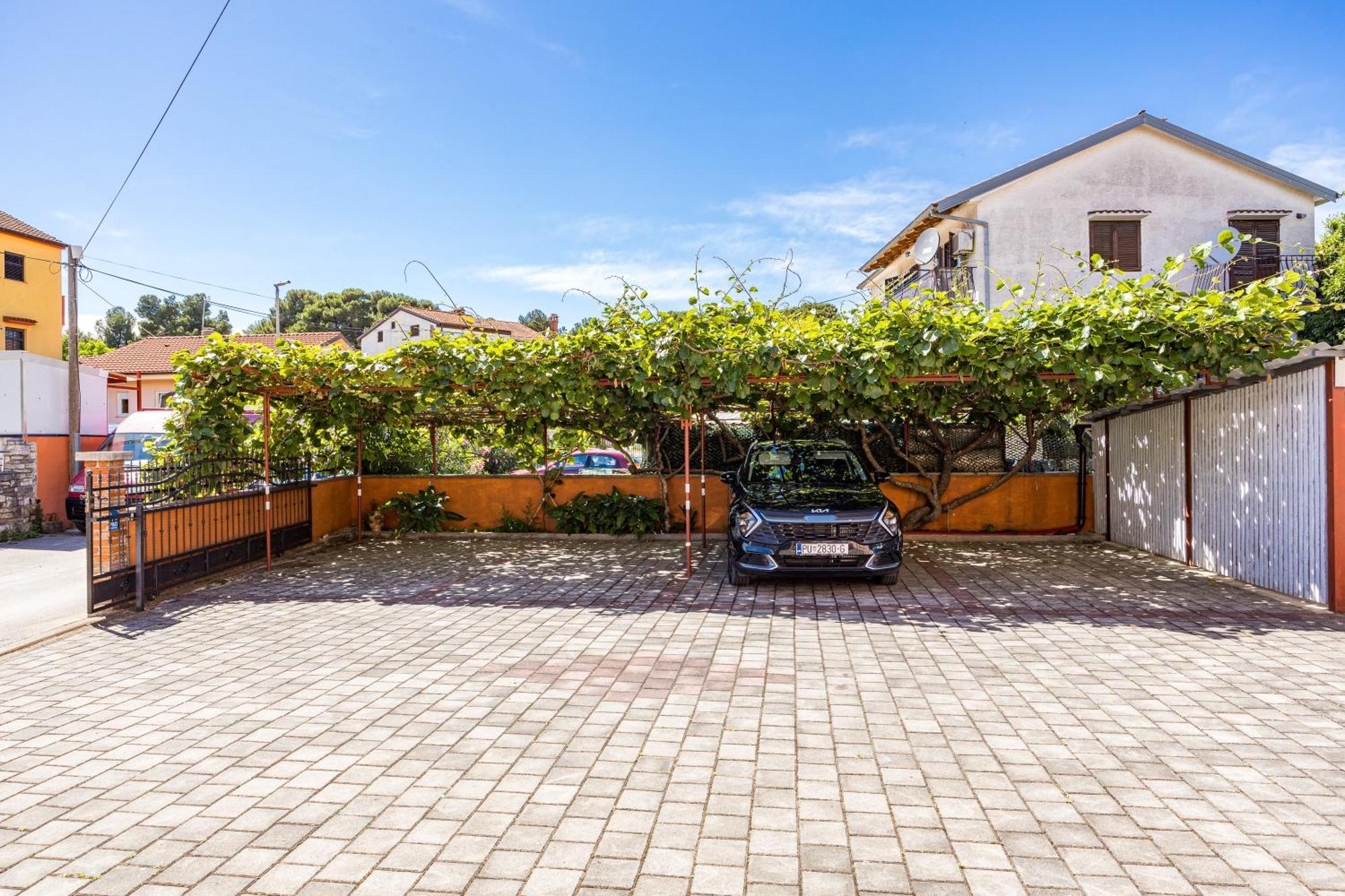 Luxury Apartments Gina Ровінь Екстер'єр фото