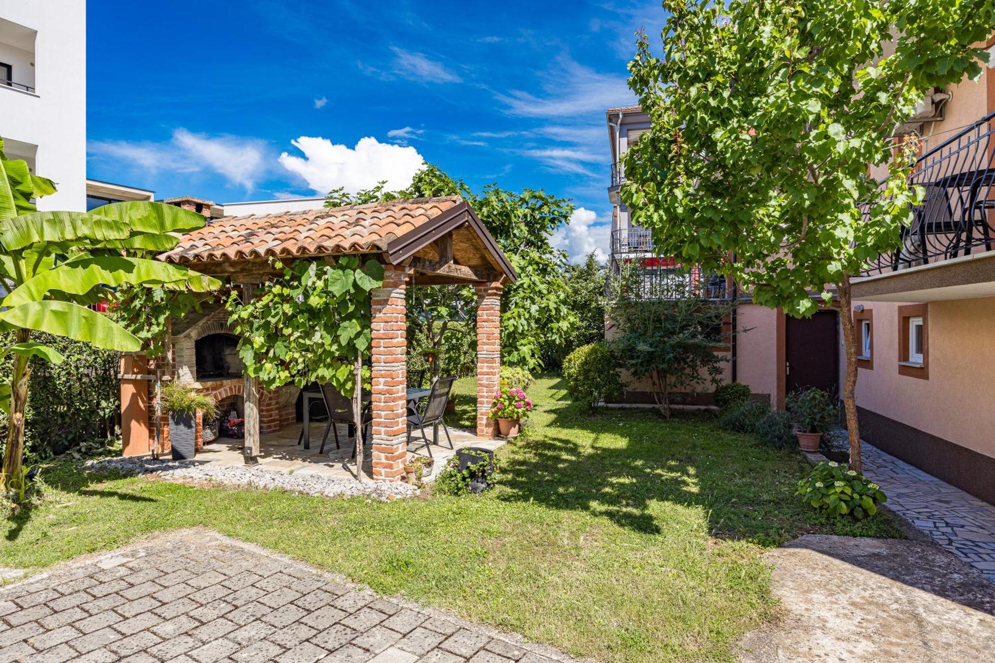 Luxury Apartments Gina Ровінь Екстер'єр фото